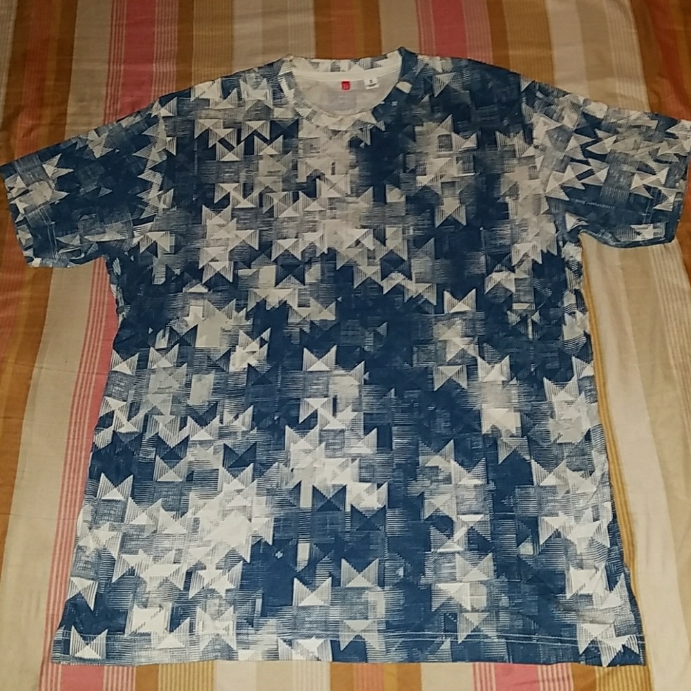 Uniqlo t-shirt